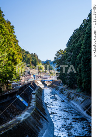 A house along the Yokoyama River (Shizuoka Prefecture) 112119486