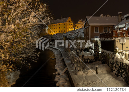 View of Cesky Krumlov in winter, Czech Republic. 112120784