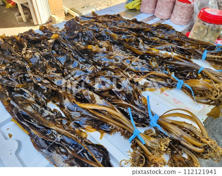 Korea seafood. sea mustard, seaweed drying seaweed 112121941