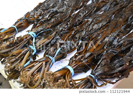 Korea seafood. sea mustard, seaweed drying seaweed Korea seafood. sea mustard, seaweed drying seaweed 112121944