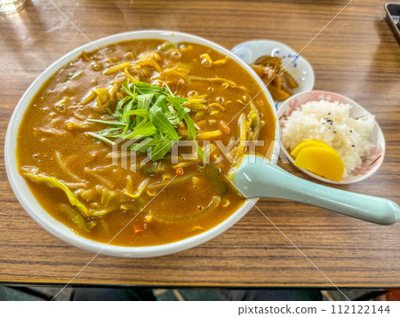 Curry ramen + service rice at the cafeteria ~ Nostalgic taste ~ 112122144