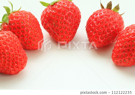 白色背景上的草莓圖像 白色背景上的草莓圖像 112122235