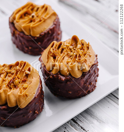 chocolate coffee cakes with caramel chocolate coffee cakes with caramel 112122268