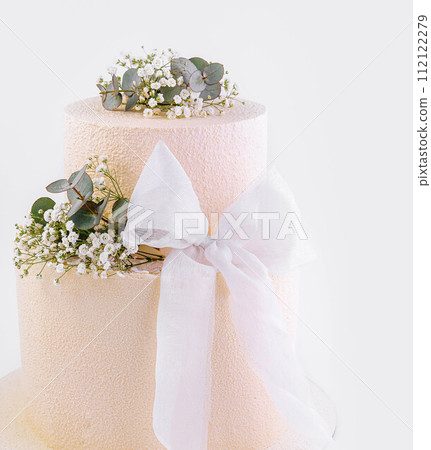 Beautiful multi-tiered wedding cake with flowers Beautiful multi-tiered wedding cake with flowers 112122279