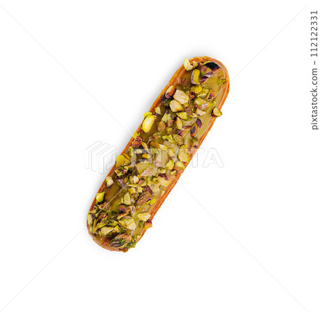 Delicious eclair with pistachio and cream 112122331