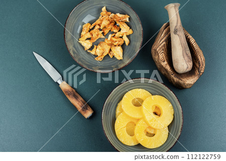 Dehydrated pineapple pieces Dehydrated pineapple pieces 112122759