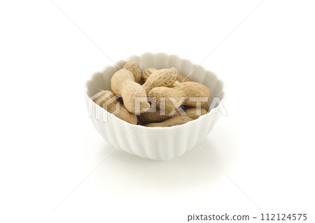 boiled peanuts with shell 112124575