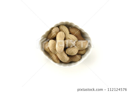 boiled peanuts with shell 112124576