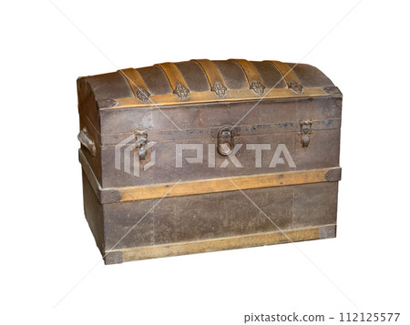 medieval chest isolated on white background medieval chest isolated on white background 112125577