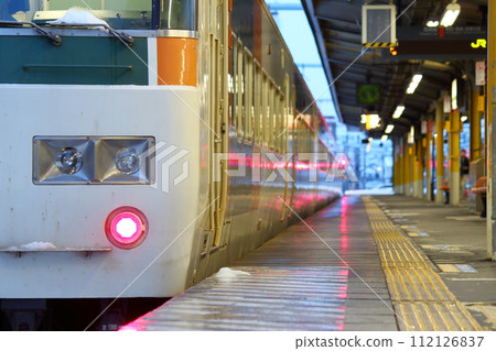 185 series JNR limited express train stopping at the station 112126837