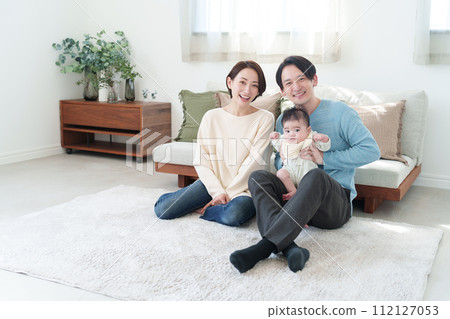 Smiling family looking at camera 112127053