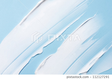 The texture of the skin or hair care product. 112127291