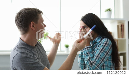 Man spreads hands front girl with pregnancy test 112129012