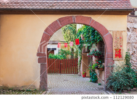 colorful street in Kaysersberg 112129080