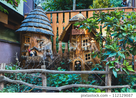 wooden houses with gnomes 112129087