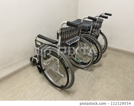 wheelchair  112129554