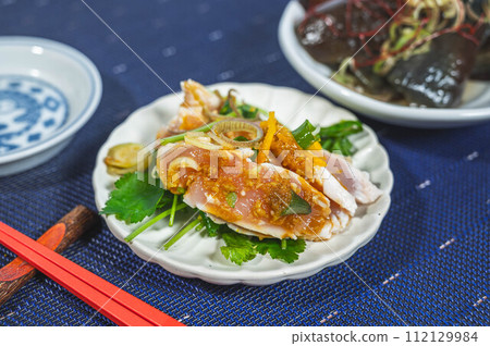 白灼雞胸肉和三葉沙拉 112129984