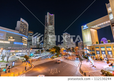 日本橫濱城市景觀 從櫻木町車站前眺望港未來,包括橫濱地標塔(夜景) 日本橫濱城市景觀 從櫻木町車站前眺望港未來,包括橫濱地標塔(夜景) 112130244