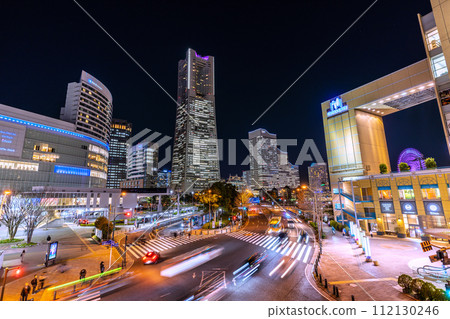 日本橫濱城市景觀 從櫻木町車站前眺望港未來,包括橫濱地標塔(夜景) 日本橫濱城市景觀 從櫻木町車站前眺望港未來,包括橫濱地標塔(夜景) 112130246