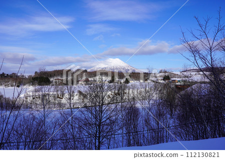 從黑川展望台停車場看到的冬季羊蹄山 112130821