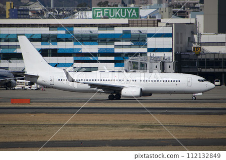 Boeing 737 aircraft taxiing at Itami Airport Boeing 737 aircraft taxiing at Itami Airport 112132849