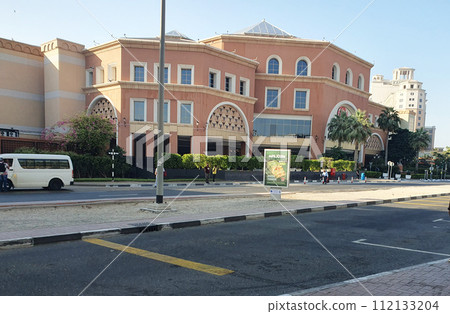 Tourist spots that serve as sightseeing bases 112133204