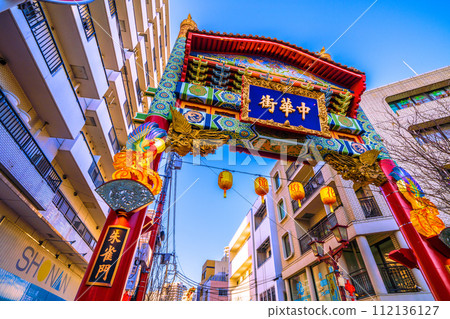 Japan's Yokohama cityscape Suzaku decorations are now available. View of Suzaku Gate in Yokohama Chinatown (decorated with Chinese New Year lanterns) 112136127
