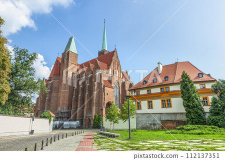 Backyard of Wroclaw cathedtal 112137351