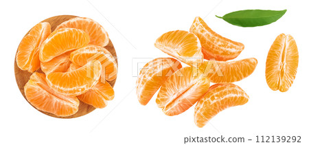 Tangerine or clementine slices in wooden bowl isolated on white background with full depth of field. Top view. Flat lay 112139292