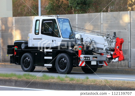 Rough terrain crane (self-propelled crane) 112139707