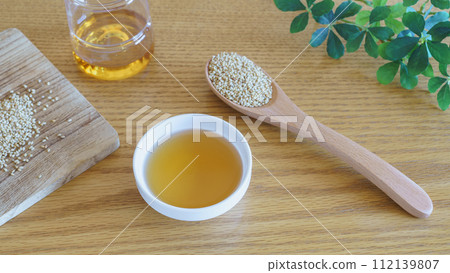Sesame oil and sesame | Image of sesame oil 112139807