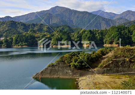 宮瀨湖的秋天和丹澤山脈的紅葉景觀 宮瀨湖的秋天和丹澤山脈的紅葉景觀 112140071