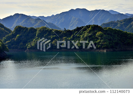 從宮瀨湖眺望鍋嵐和大山 從宮瀨湖眺望鍋嵐和大山 112140073
