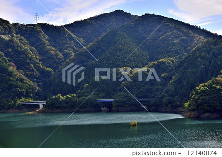 宮瀨湖和高取山的秋天景色 宮瀨湖和高取山的秋天景色 112140074