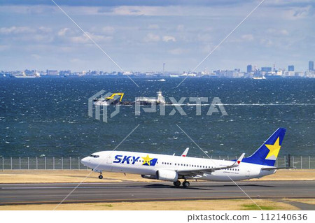 Scenery of Haneda Airport, plane taking off, Ota Ward, Tokyo Scenery of Haneda Airport, plane taking off, Ota Ward, Tokyo 112140636