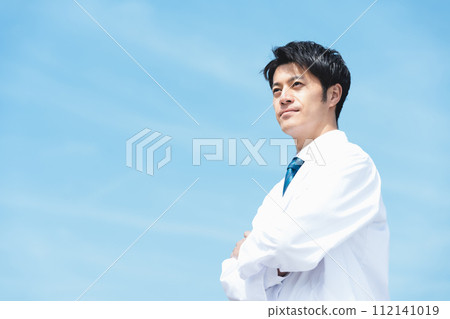 男醫師戶外肖像【天空背景】 112141019