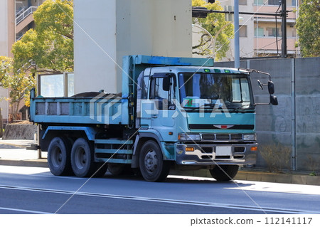 Dump truck 112141117