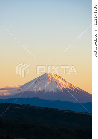 夕陽染紅的富士山,從北側看到的富士山,拍攝於2024年1月23日 夕陽染紅的富士山,從北側看到的富士山,拍攝於2024年1月23日 112141236
