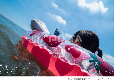 blue water, ocean, sea 112142052