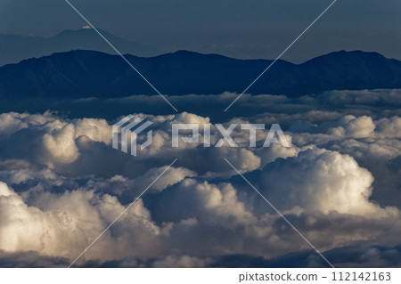 Morning sea of clouds and Okuchichibu/Mt. Asama seen from the summit of Mt. Fuji 112142163
