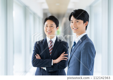 Office businessman 112142363