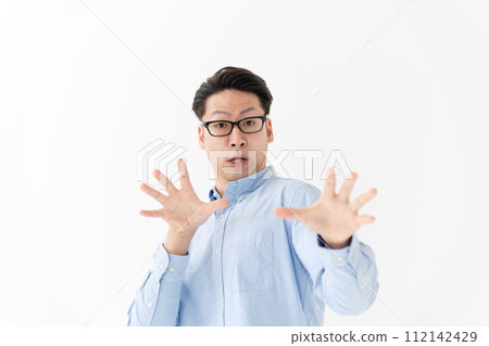 一個帶著驚訝表情的男人 一個帶著驚訝表情的男人 112142429
