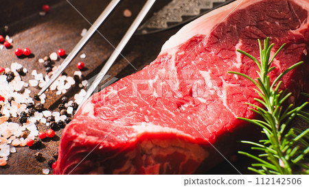 盤子裡的沙朗牛排 112142506