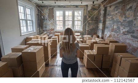 A woman moving to a new house 112142567