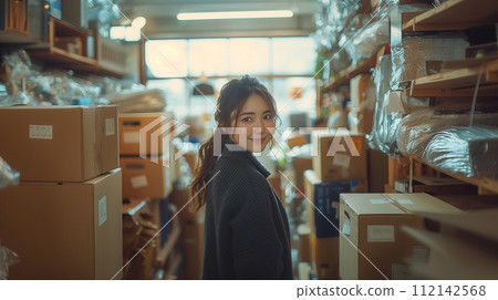 A woman moving to a new house 112142568