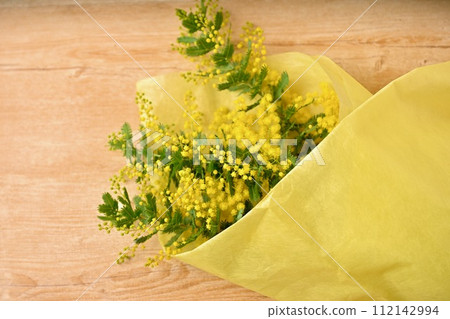 春天的黃色花朵，含羞草，含羞草，花束，花束。 112142994