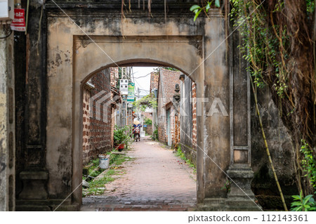 Alley in Dong Lam village, Hanoi, Vietnam, designated as a national cultural property 112143361