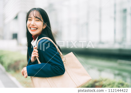 時尚的女商人 時尚的女商人 112144422