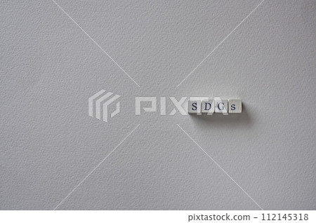 SDGs cubes on white background, for eye-catching images 112145318
