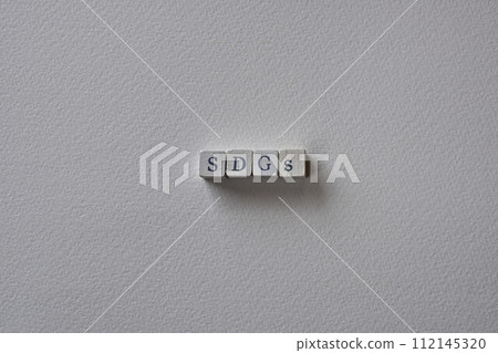 SDGs cubes on white background, for eye-catching images SDGs cubes on white background, for eye-catching images 112145320